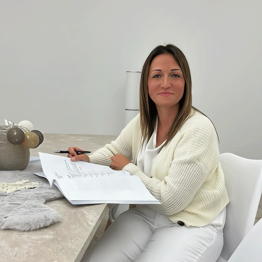 Mobile Kosmetikerin bei persönlicher Hautberatung in Hünxe